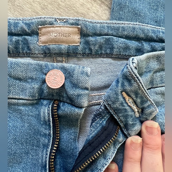 MOTHER Denim The Looker Crop in “We’re All in This Together” - Size 27 - Picture 2 of 10